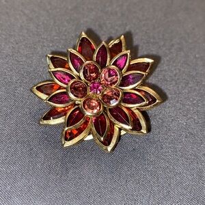 3/$30 Vintage Avon Flower Brooch
